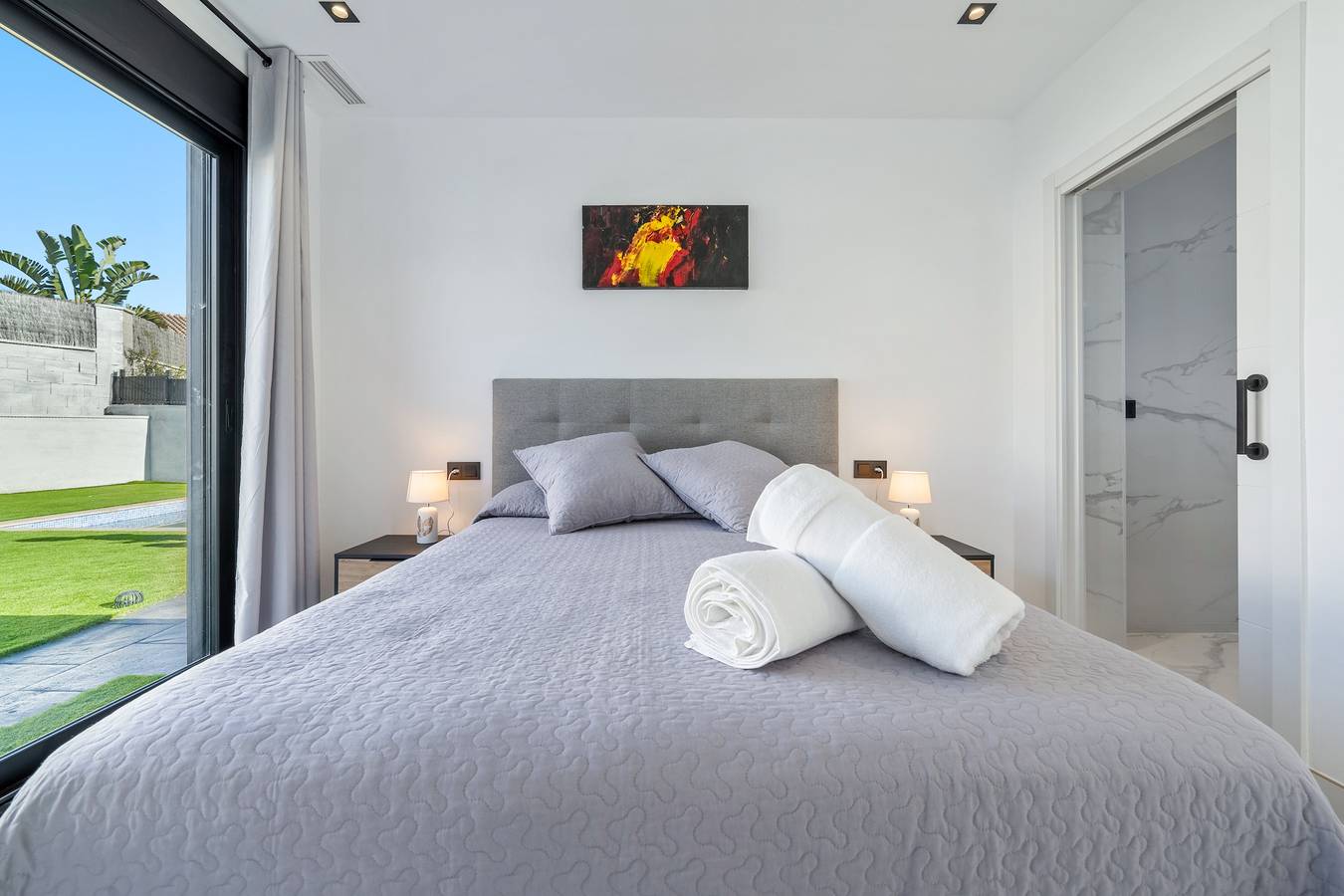 Segundo dormitorio amplio con armario empotrado