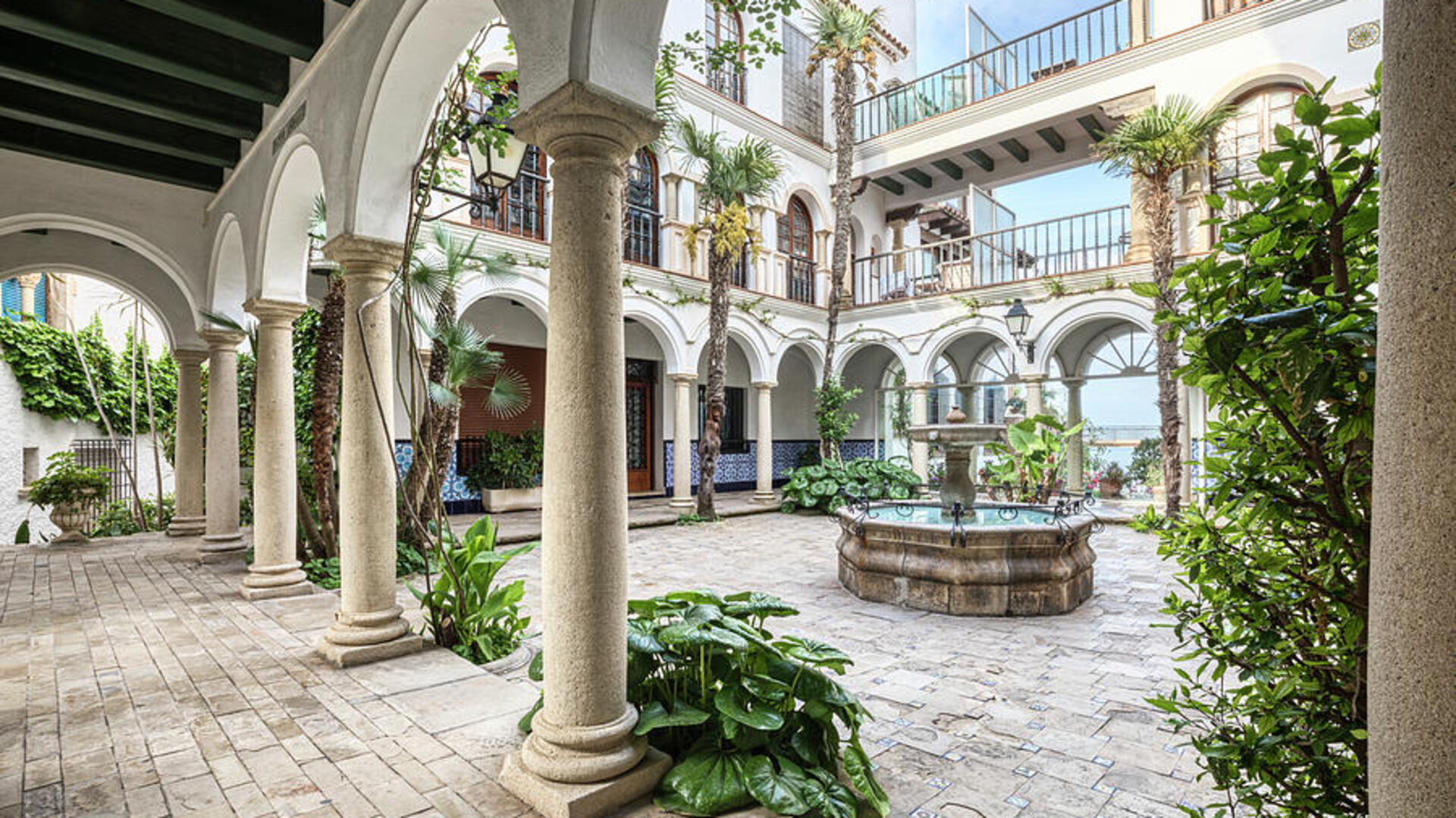 Roc de Sant Gaietà pueblo marinero mediterráneo Roda de Berà